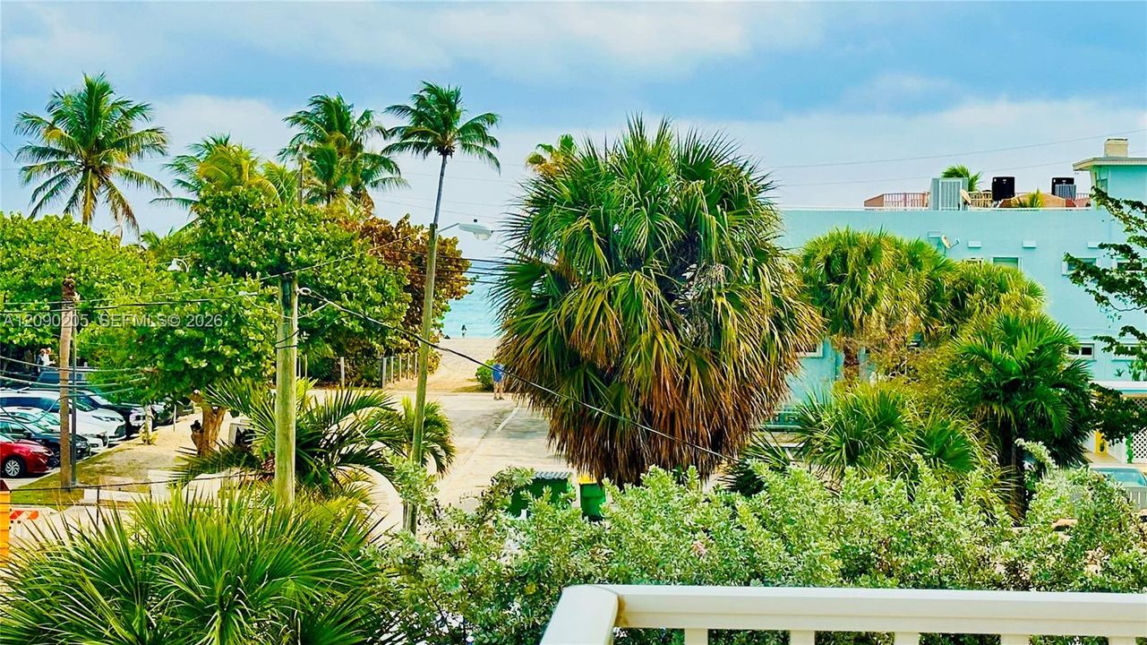 For Rent: $2,500 (2 beds, 2 baths, 1370 Square Feet)