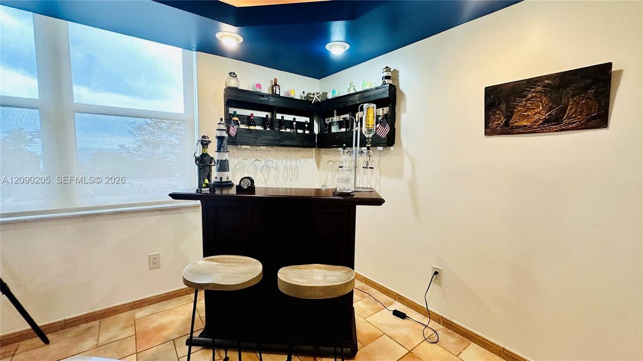 For Rent: $2,500 (2 beds, 2 baths, 1370 Square Feet)