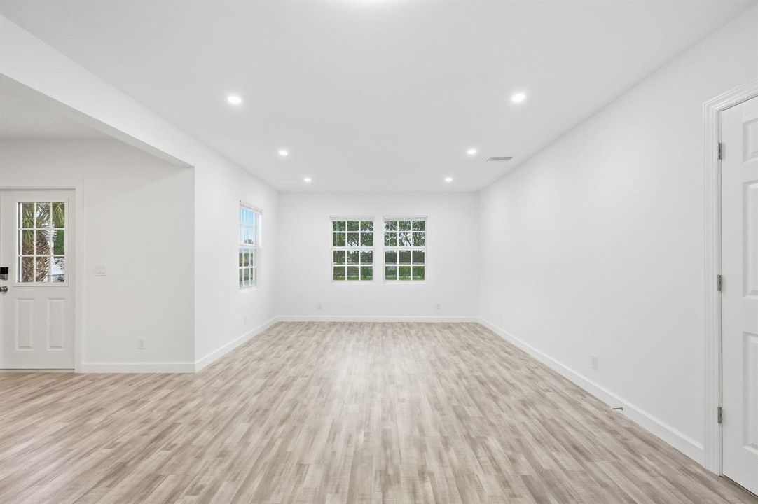 29-web-or-mls-5203_N_Flagler_Dr_07569