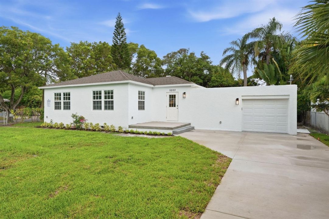 4-web-or-mls-5203_N_Flagler_Dr_07425
