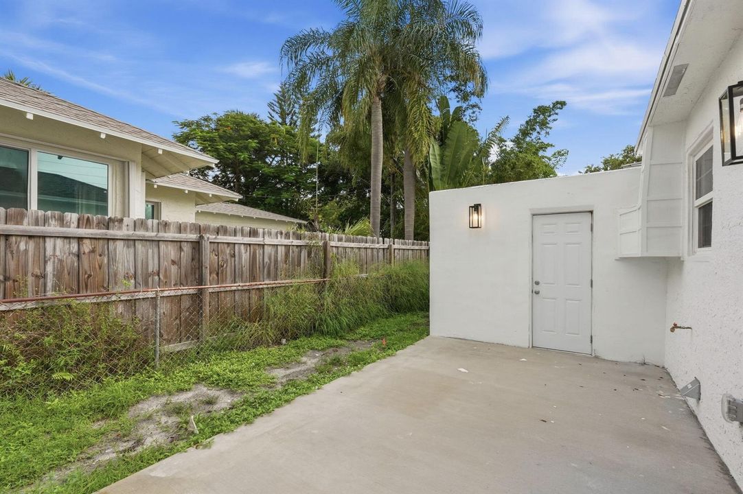 8-web-or-mls-5203_N_Flagler_Dr_07428