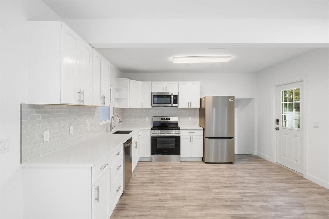 34-web-or-mls-5203_N_Flagler_Dr_07548