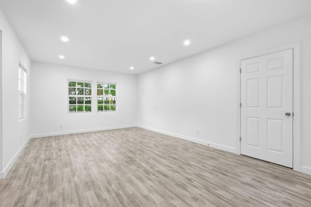 28-web-or-mls-5203_N_Flagler_Dr_07521