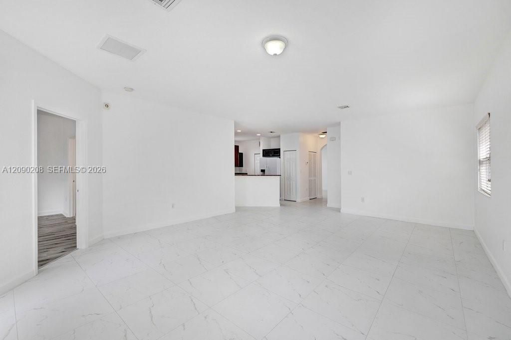 В аренду: $2,800 (3 спален, 2 ванн, 1665 Квадратных фут)