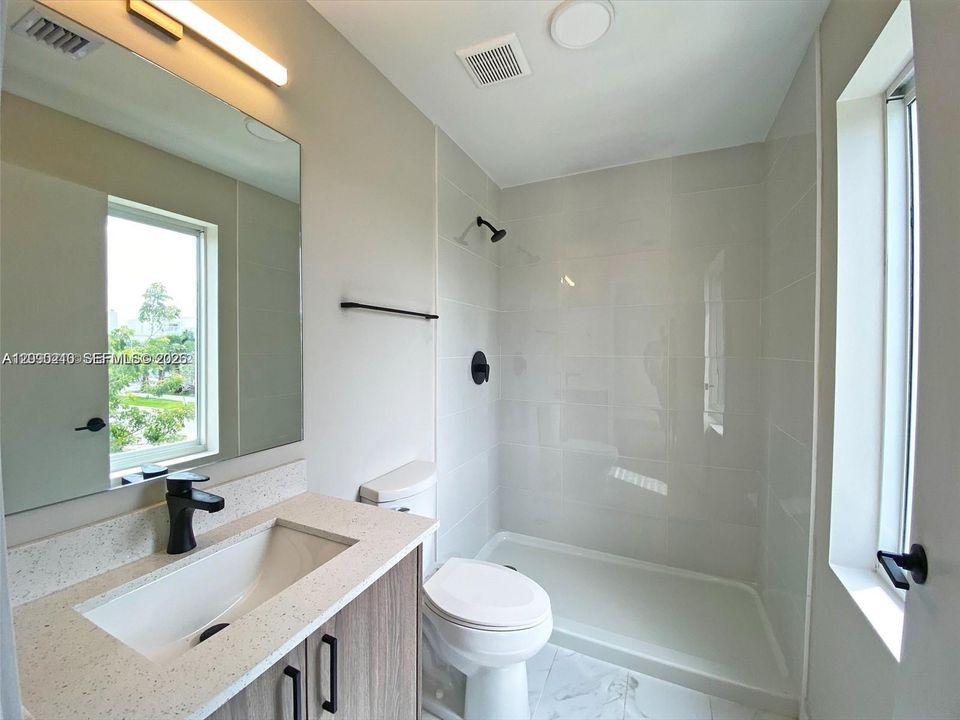For Rent: $900 (1 beds, 1 baths, 1398 Square Feet)