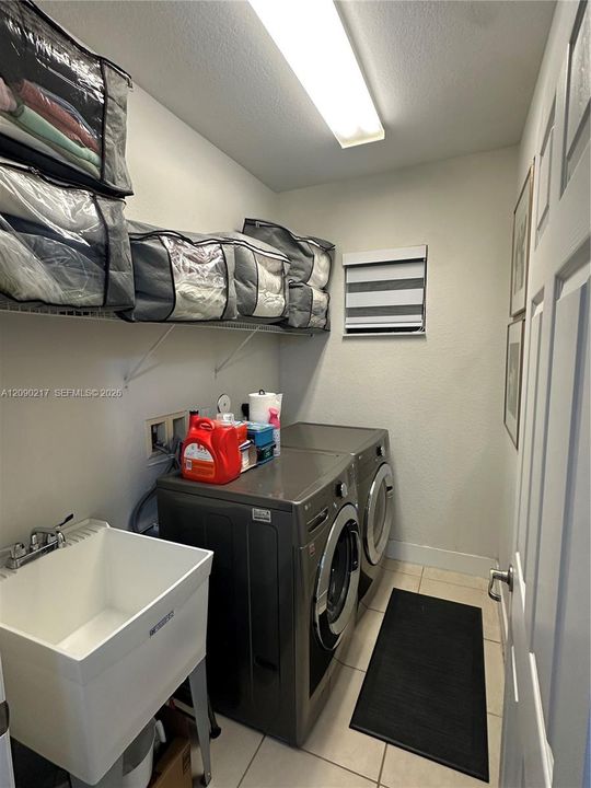 En Venta: $498,000 (3 camas, 2 baños, 1935 Pies cuadrados)