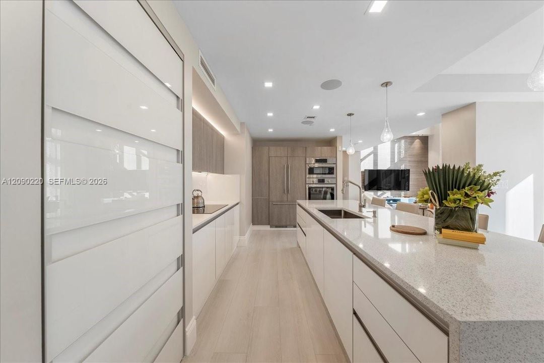 En Renta: $13,500 (3 camas, 3 baños, 2561 Pies cuadrados)