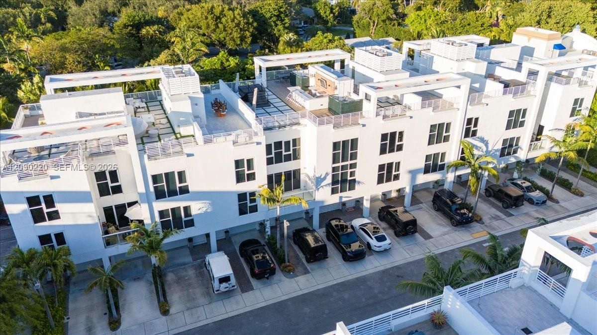 En Renta: $13,500 (3 camas, 3 baños, 2561 Pies cuadrados)