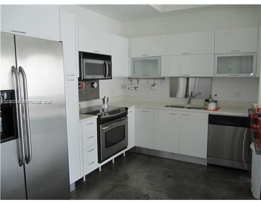 For Rent: $3,300 (2 beds, 2 baths, 1010 Square Feet)