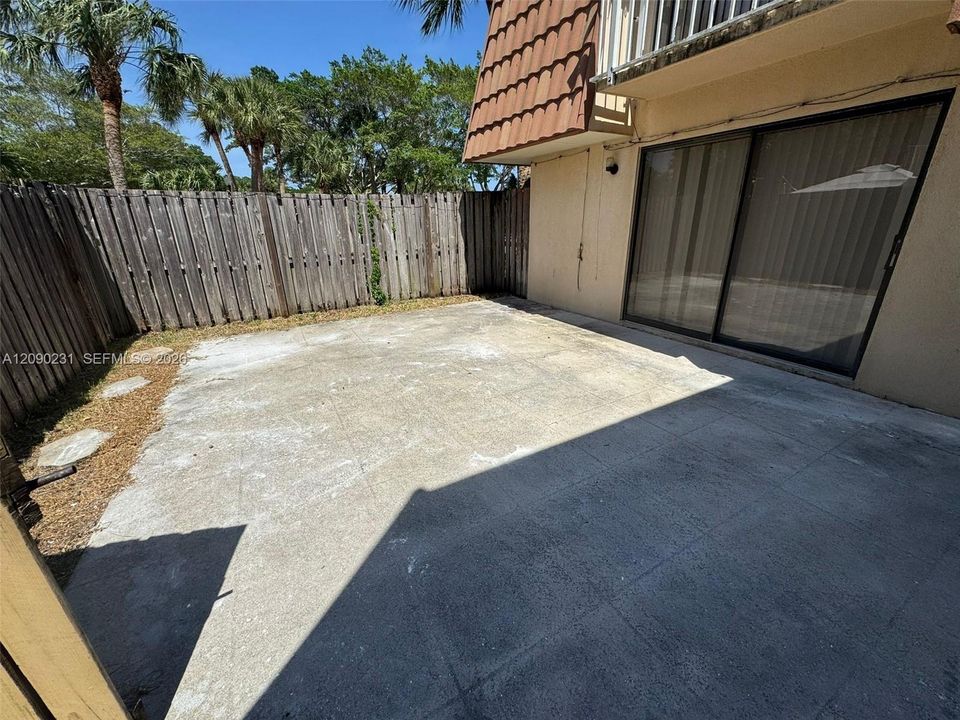 На продажу: $224,900 (2 спален, 2 ванн, 1288 Квадратных фут)