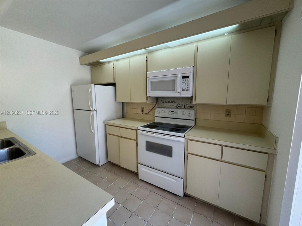 На продажу: $224,900 (2 спален, 2 ванн, 1288 Квадратных фут)