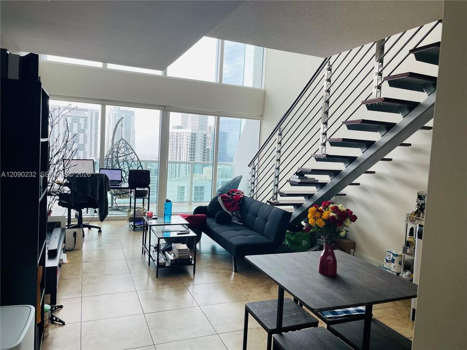 For Rent: $3,000 (1 beds, 1 baths, 952 Square Feet)