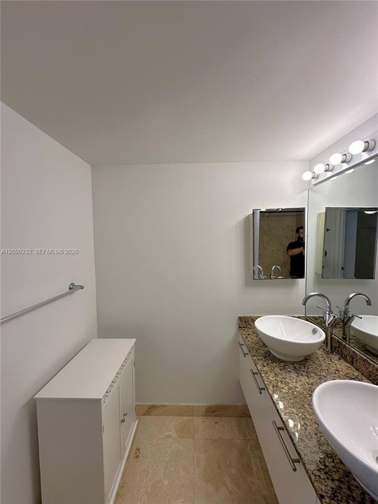 For Rent: $3,000 (1 beds, 1 baths, 952 Square Feet)