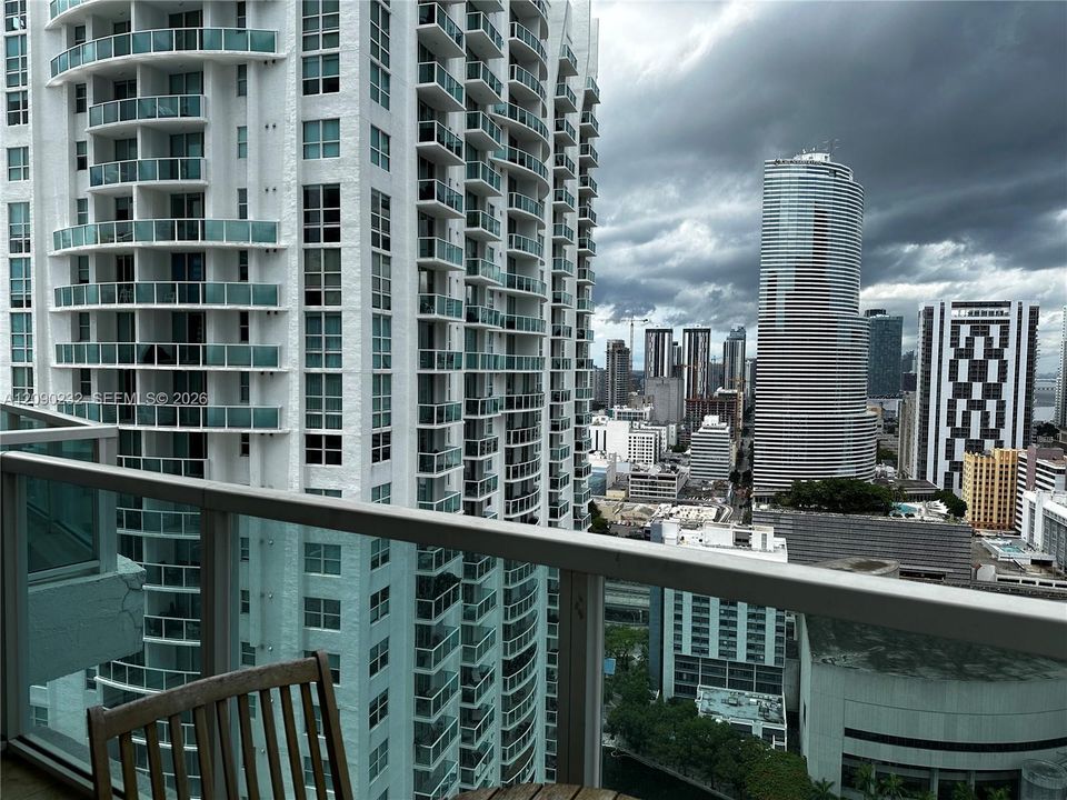 For Rent: $3,000 (1 beds, 1 baths, 952 Square Feet)