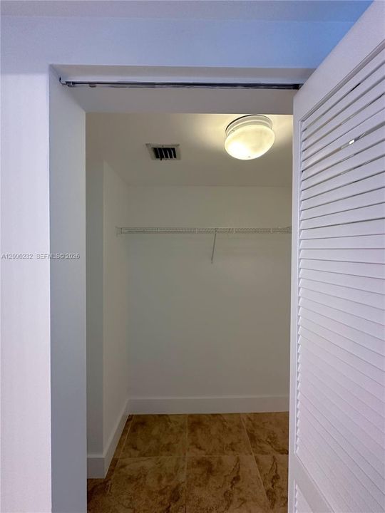 For Rent: $3,000 (1 beds, 1 baths, 952 Square Feet)