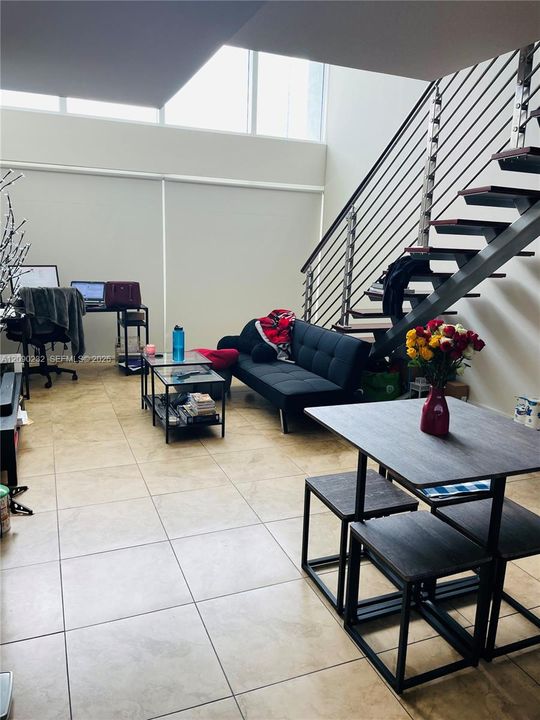 For Rent: $3,000 (1 beds, 1 baths, 952 Square Feet)