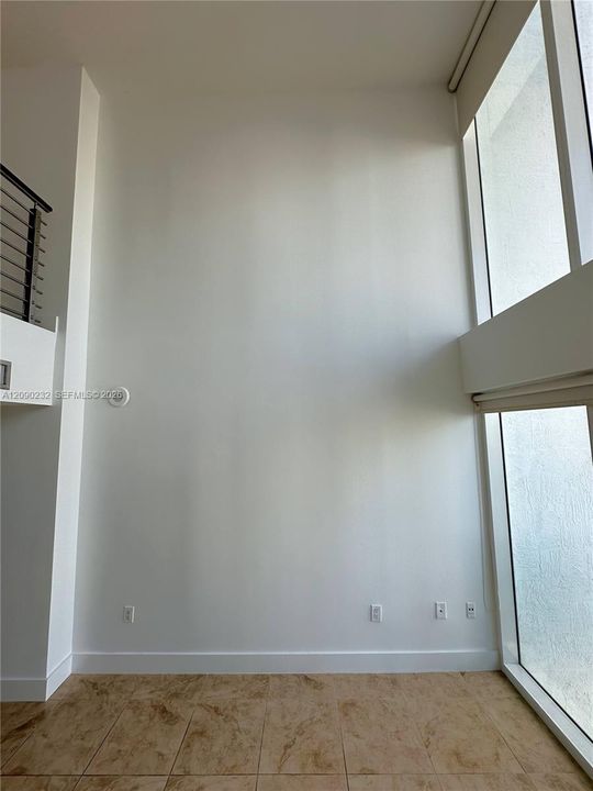 For Rent: $3,000 (1 beds, 1 baths, 952 Square Feet)