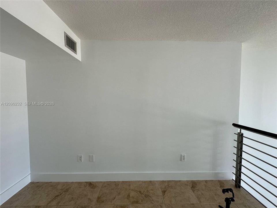 For Rent: $3,000 (1 beds, 1 baths, 952 Square Feet)