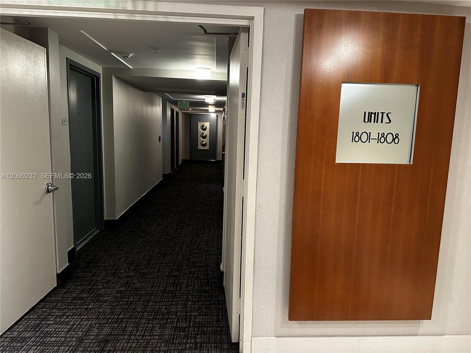 For Rent: $3,000 (1 beds, 1 baths, 952 Square Feet)