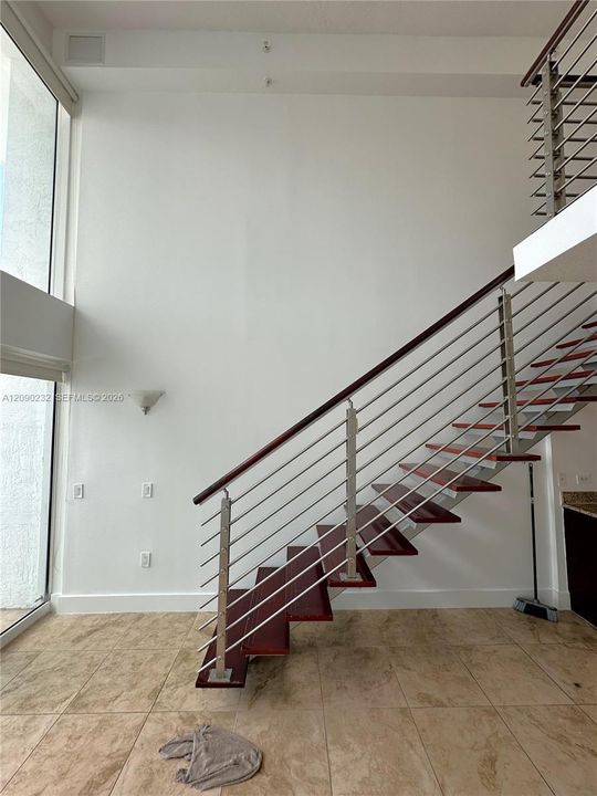 For Rent: $3,000 (1 beds, 1 baths, 952 Square Feet)