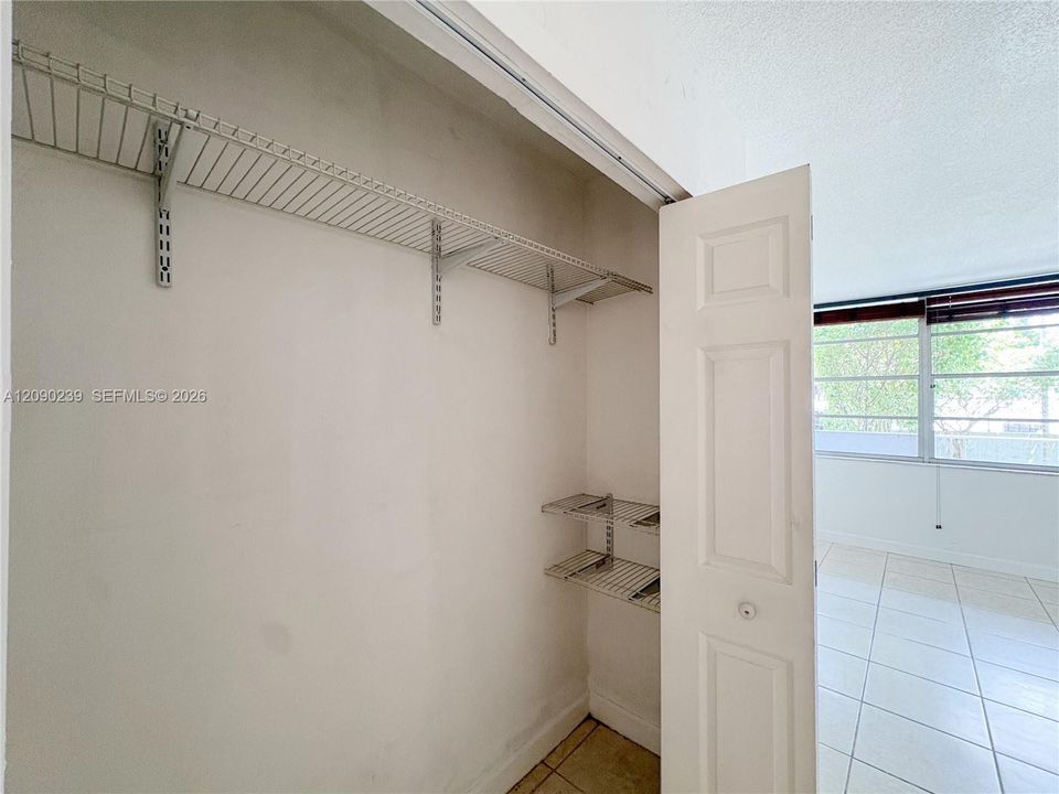 For Rent: $1,800 (1 beds, 1 baths, 797 Square Feet)