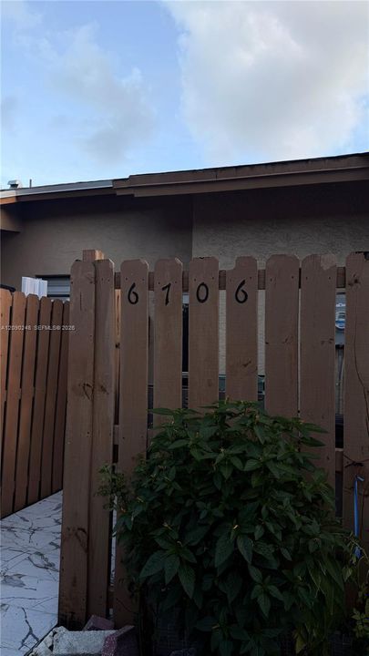 For Rent: $3,500 (3 beds, 2 baths, 1093 Square Feet)
