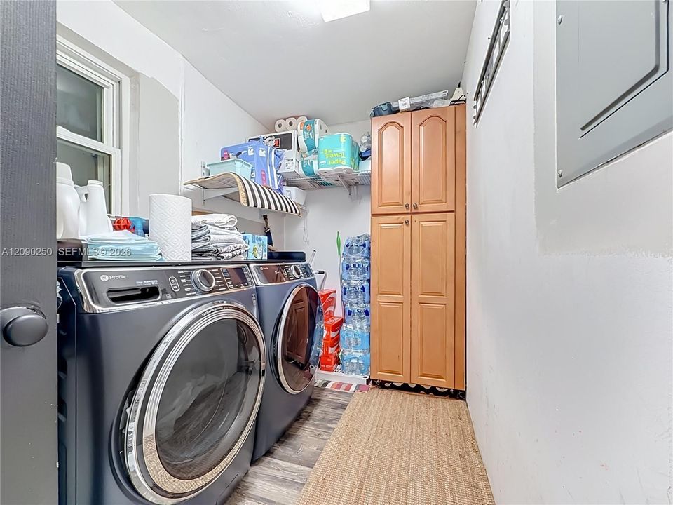 待售: $729,999 (3 贝兹, 2 浴室, 1388 平方英尺)