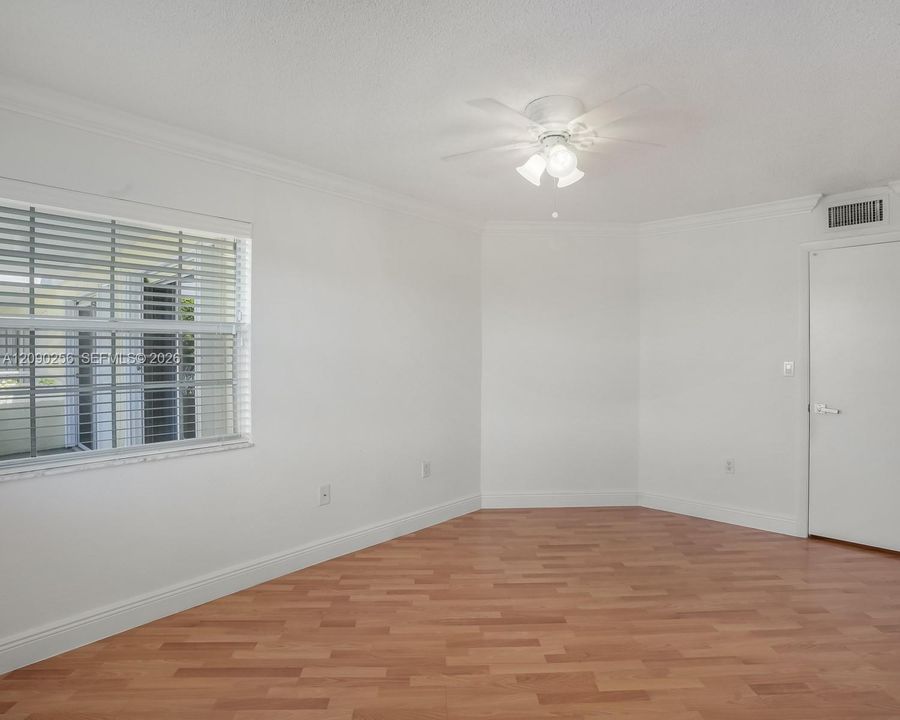 En Venta: $299,000 (2 camas, 2 baños, 1050 Pies cuadrados)