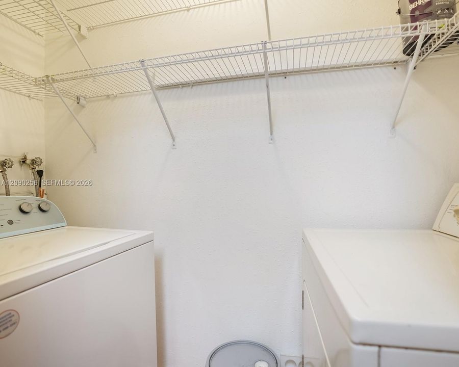 En Venta: $299,000 (2 camas, 2 baños, 1050 Pies cuadrados)