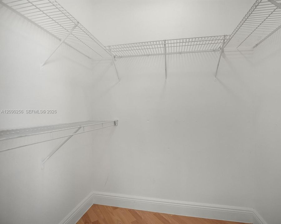 En Venta: $299,000 (2 camas, 2 baños, 1050 Pies cuadrados)