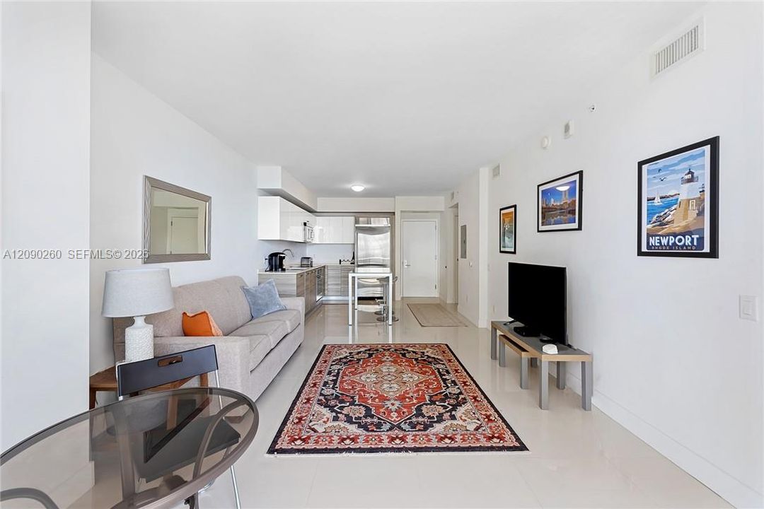 For Rent: $4,000 (1 beds, 1 baths, 696 Square Feet)