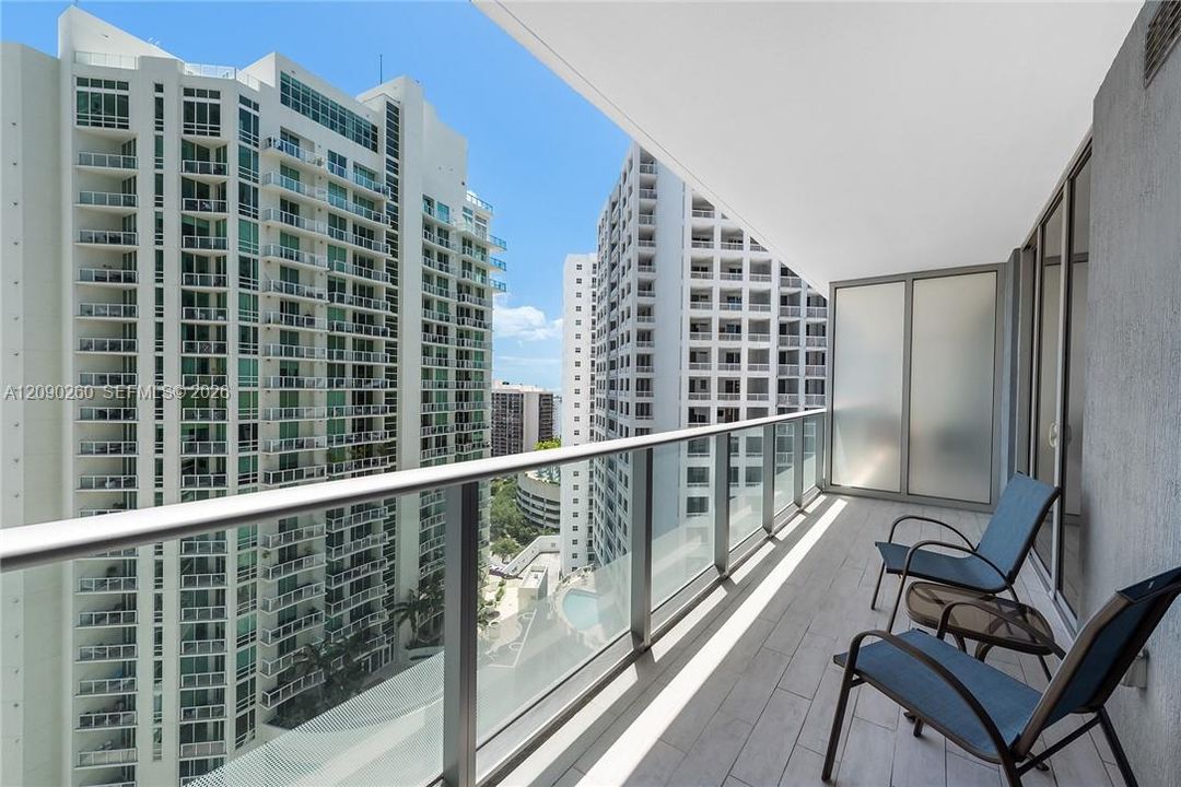 For Rent: $4,000 (1 beds, 1 baths, 696 Square Feet)