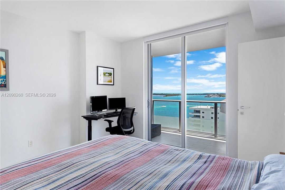 For Rent: $4,000 (1 beds, 1 baths, 696 Square Feet)