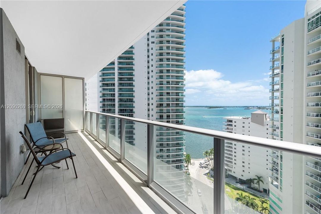 For Rent: $4,000 (1 beds, 1 baths, 696 Square Feet)