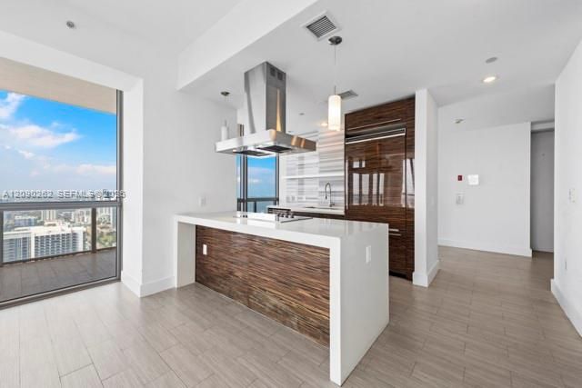 For Rent: $7,000 (2 beds, 2 baths, 1647 Square Feet)
