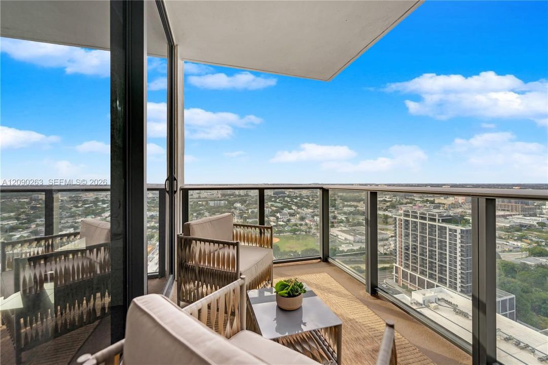 En Venta: $539,000 (2 camas, 2 baños, 1018 Pies cuadrados)