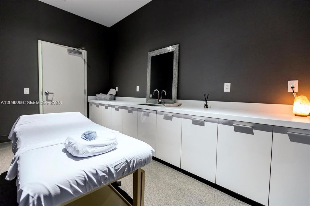 En Venta: $539,000 (2 camas, 2 baños, 1018 Pies cuadrados)