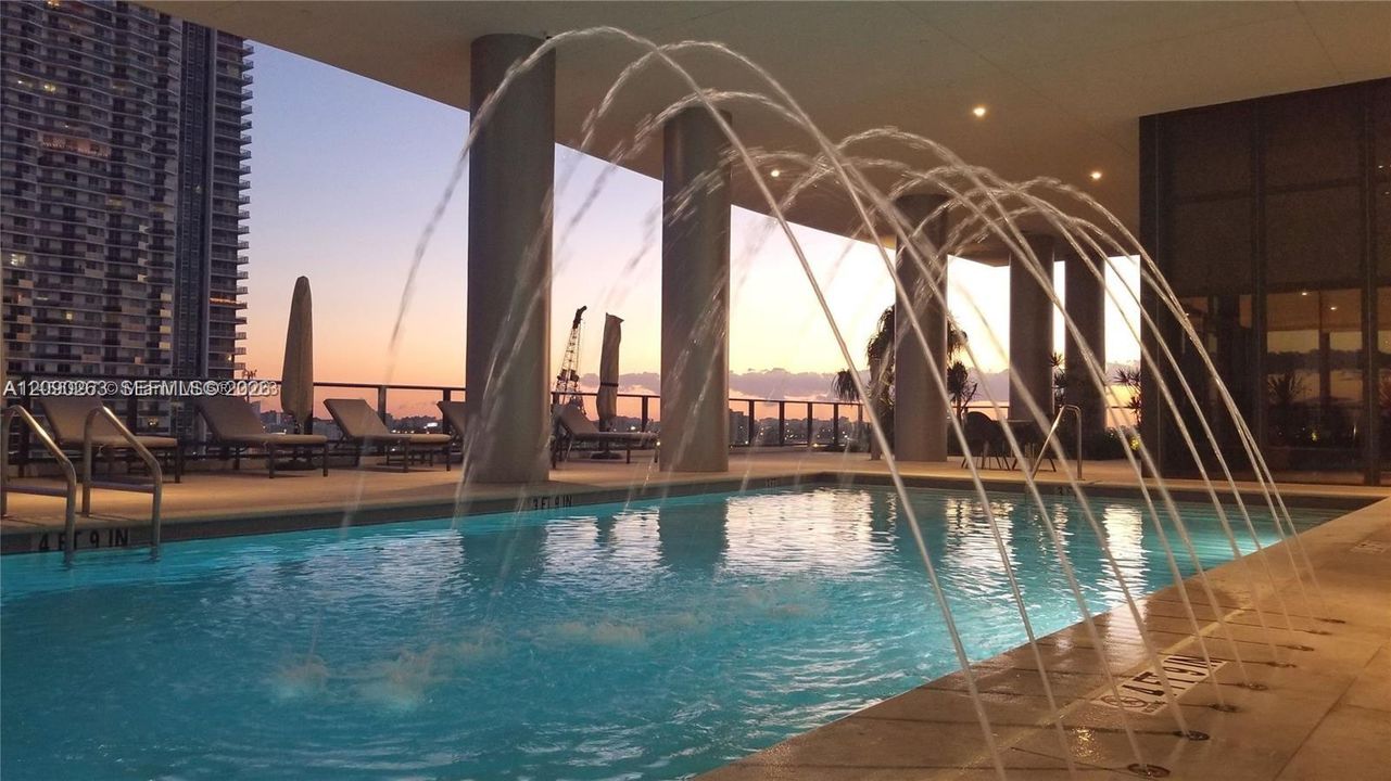 En Venta: $539,000 (2 camas, 2 baños, 1018 Pies cuadrados)