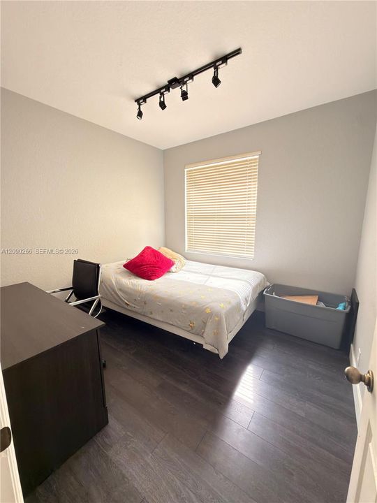 For Rent: $8,000 (5 beds, 2 baths, 2510 Square Feet)