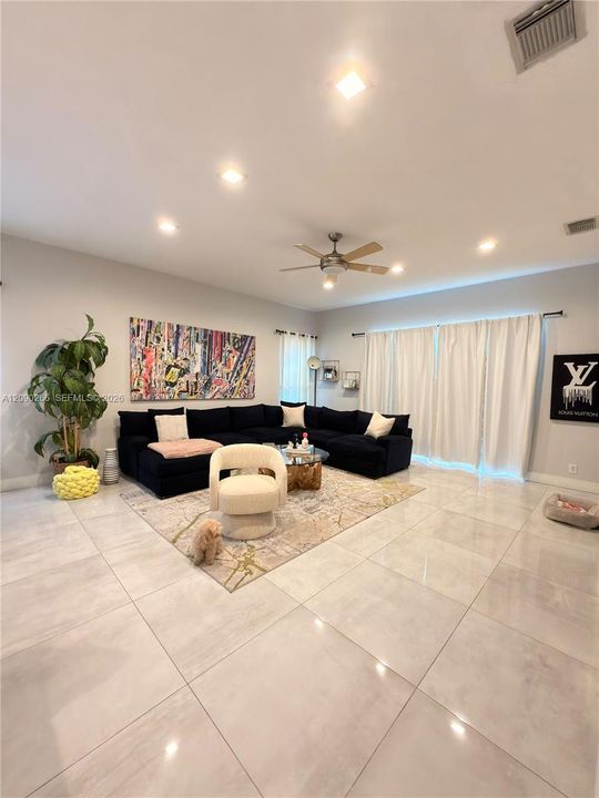 For Rent: $8,000 (5 beds, 2 baths, 2510 Square Feet)
