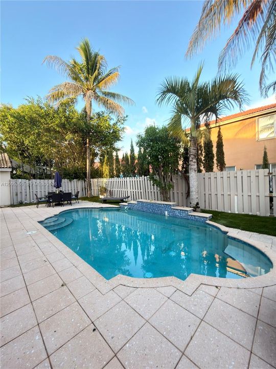 For Rent: $8,000 (5 beds, 2 baths, 2510 Square Feet)