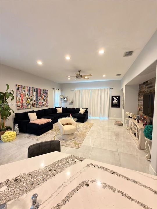 For Rent: $8,000 (5 beds, 2 baths, 2510 Square Feet)