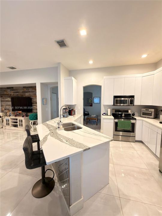 For Rent: $8,000 (5 beds, 2 baths, 2510 Square Feet)