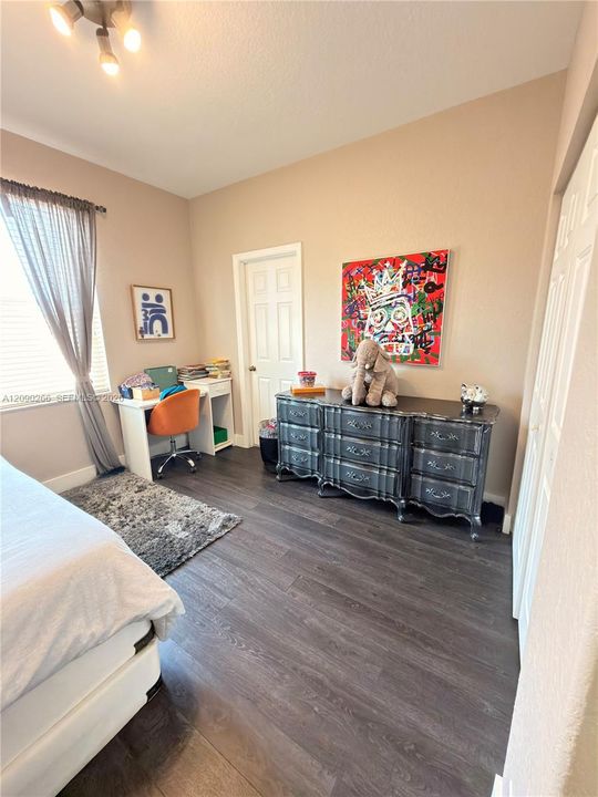 For Rent: $8,000 (5 beds, 2 baths, 2510 Square Feet)