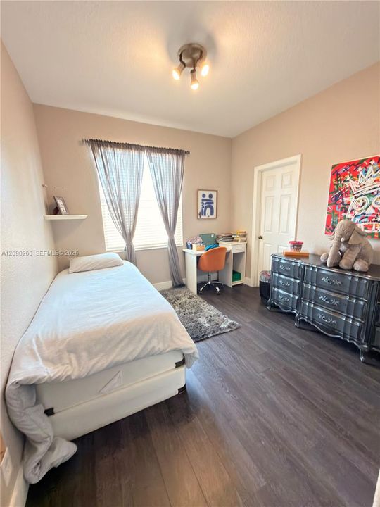 For Rent: $8,000 (5 beds, 2 baths, 2510 Square Feet)