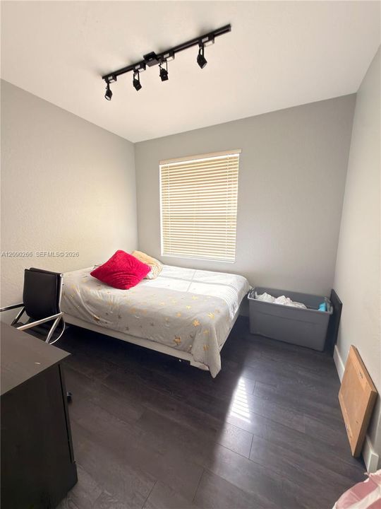 For Rent: $8,000 (5 beds, 2 baths, 2510 Square Feet)