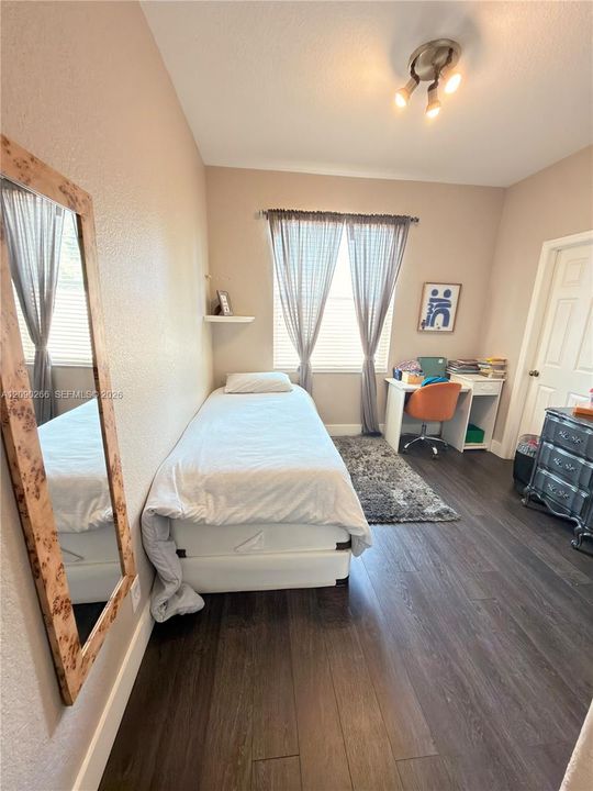 For Rent: $8,000 (5 beds, 2 baths, 2510 Square Feet)