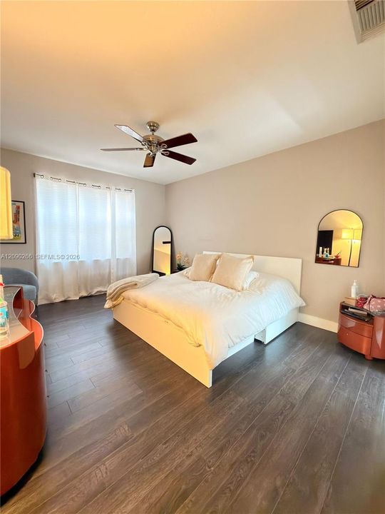 For Rent: $8,000 (5 beds, 2 baths, 2510 Square Feet)