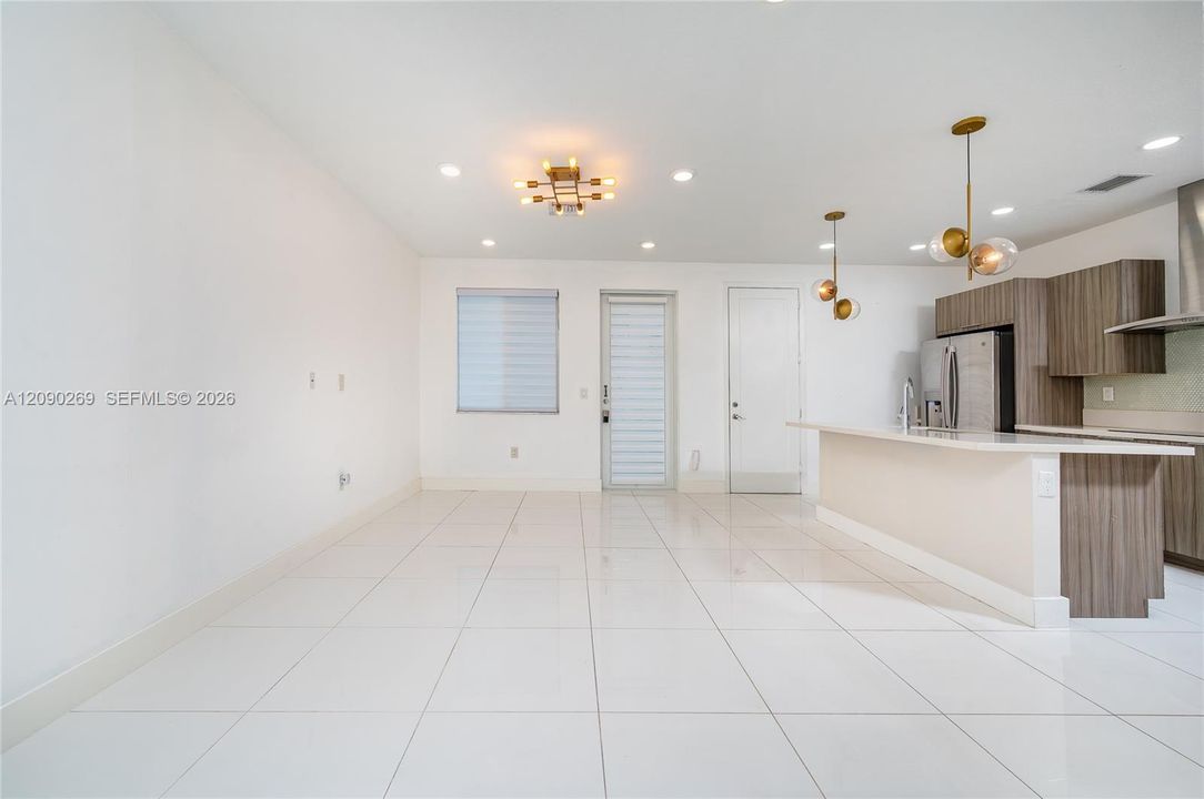 En Venta: $679,000 (4 camas, 3 baños, 1812 Pies cuadrados)