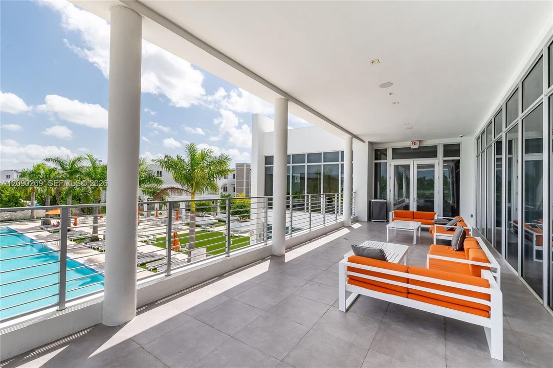 En Venta: $679,000 (4 camas, 3 baños, 1812 Pies cuadrados)